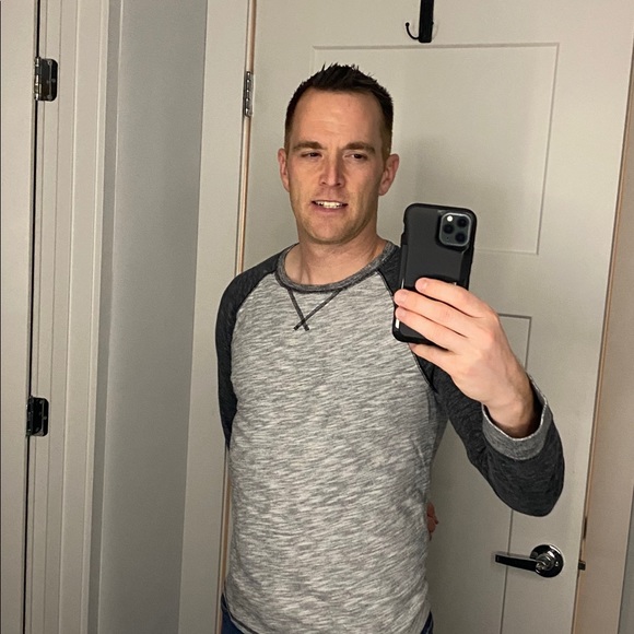 Express Men’s Long Sleeve Light Sweater - Picture 6 of 6